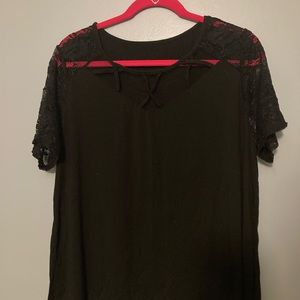 T shirt with black lace details